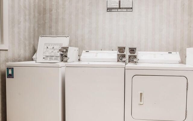 Quality Inn & Suites Des Moines - Merle Hay Road