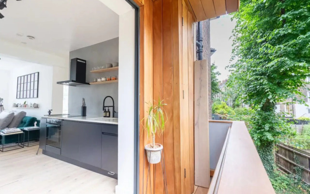 Ultra-modern 1 Bedroom in Angel With Balcony