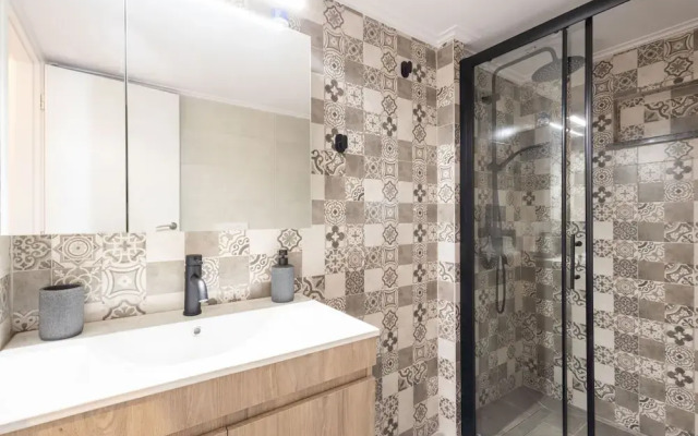 Urban Comfort 2 Bdrm Next to Metro