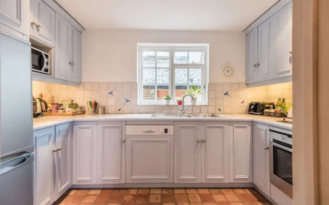 Royal Richmond Family Home by Kew Gardens