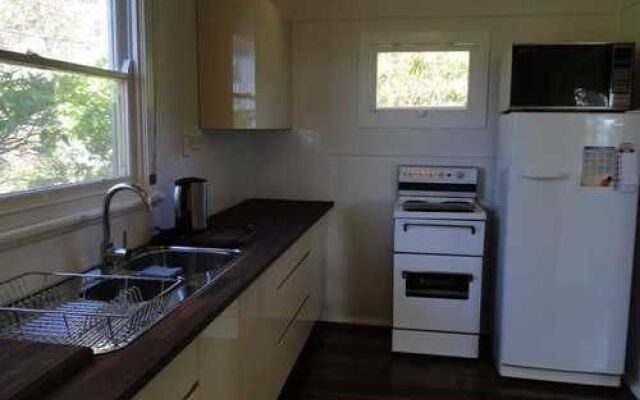 Government Road, 102