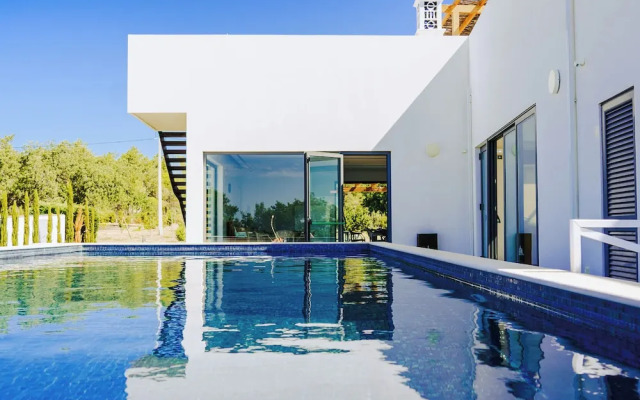 Mercedes Country House