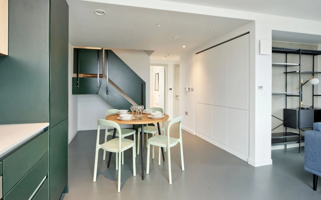 Sensational Two-bedroom Apartment in East London