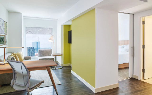 Element Austin Downtown