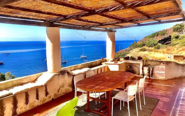 The house of the rock (200 mt from the port/beach)