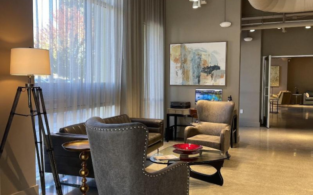Art House Hotel and Suites