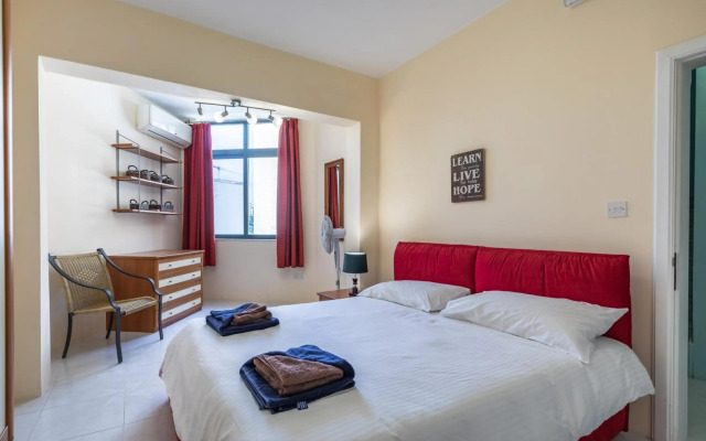 Fantastic 3 Bedroom Duplex Penthouse with Terrace