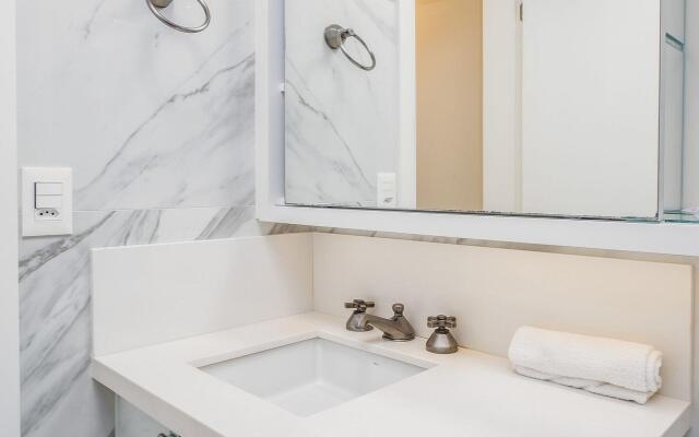 Apto próximo a praia em Jurerê ELU204