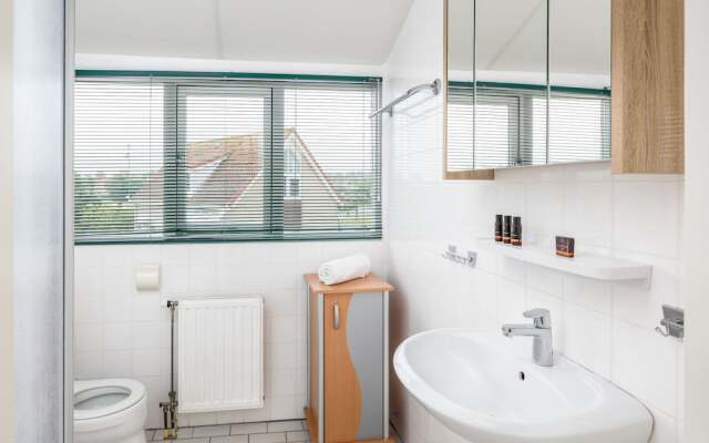 Detached, Well-Kept Holiday Home with Wifi, Beach at 500 M