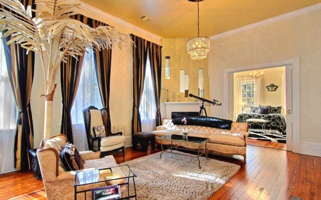 Champagne Suite