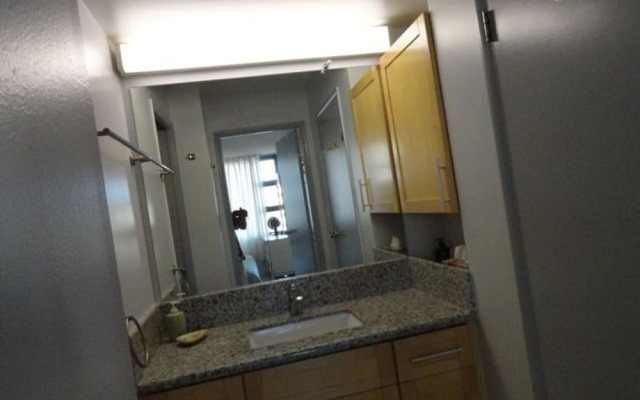 1-2011 Waikiki Banyan