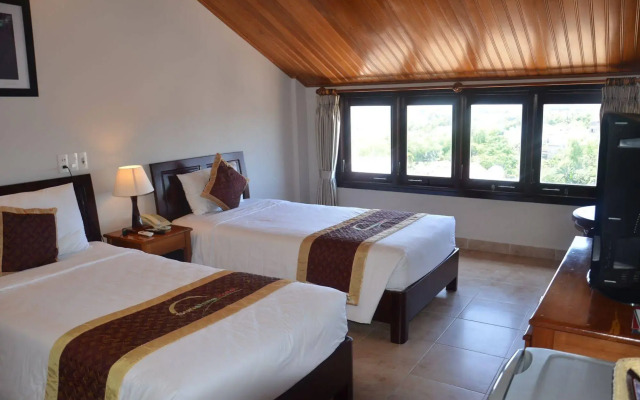 Sunshine Hotel