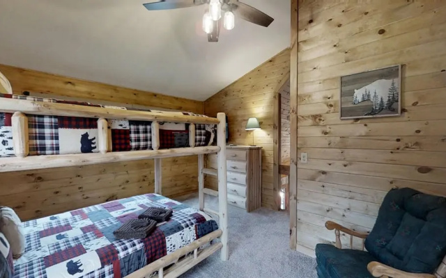 The Lazy Bear - 2 Br Cabin