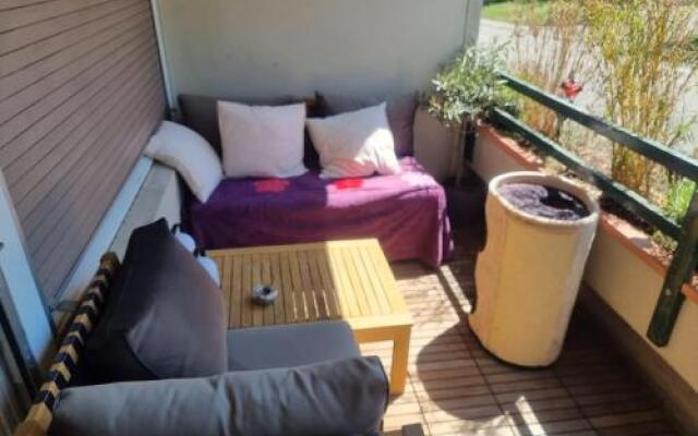 Lovely 2 bedroom flat 10 min from city Center