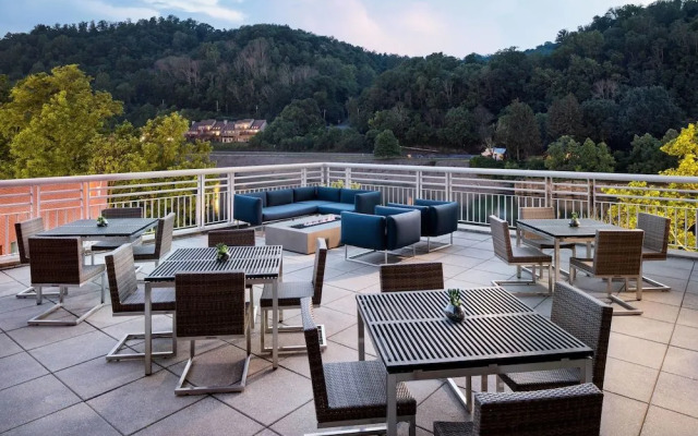 Waterfront Place Hotel