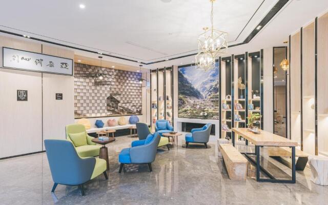 Atour Hotel Haining Leather City Nanguanxiang