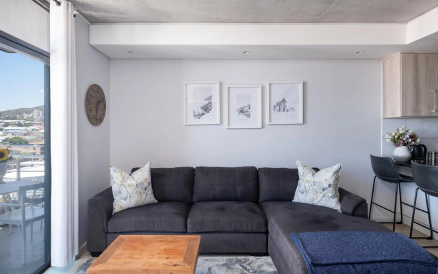 Modern Two Bedroom Unit, Mountain & Harbour Views