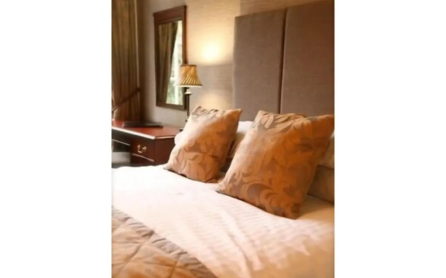 Shaw Hill Hotel Golf And Country Club