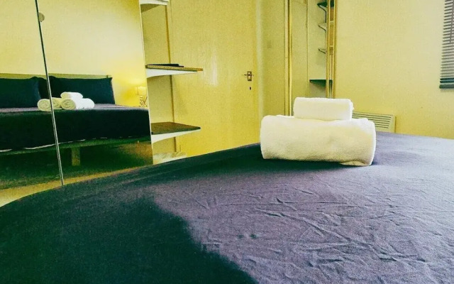 Comfy 3BR Flat on Quiet Street