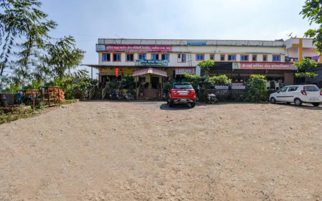 Shraddha Lodging by OYO Rooms