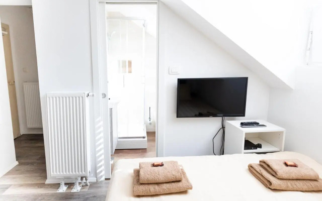 Petite central studio