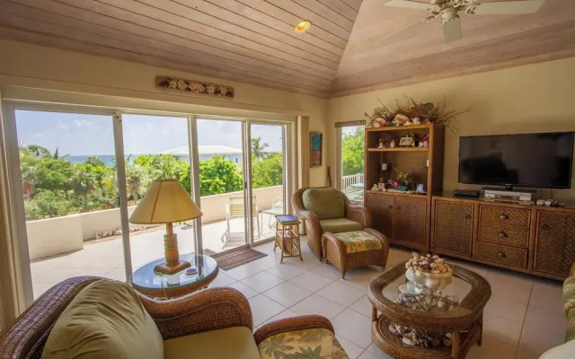 Flipper'S Haven: Tropical Retreat