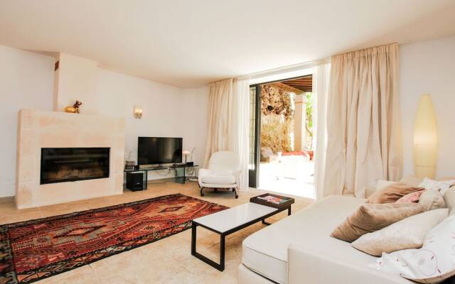 Luxurious Mansion in Montuïri With Sauna