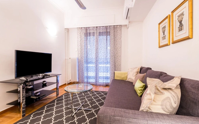 Homey apartment for 4 people in Koukaki