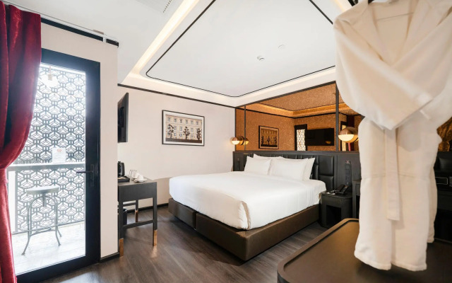 The Gravitique Hotel Khaosan