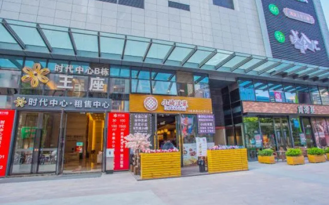 Yuehui International Apartment