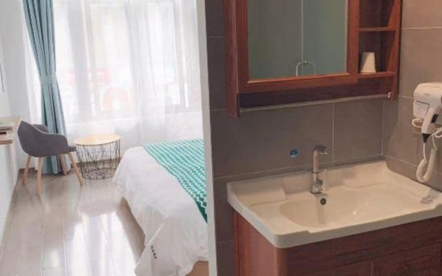 Nullsetl X After95 Hotel