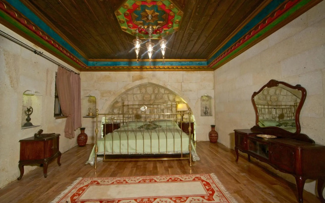 Golden Cave Suites