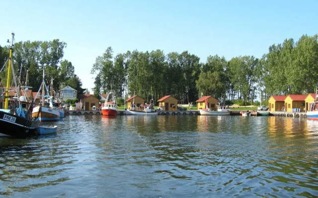 Hausboot in Kroeslin am Bodden