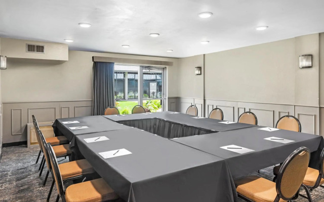 DoubleTree by Hilton Roseville Minneapolis