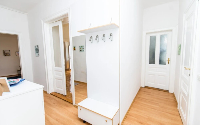2Bdr Apartment With The Balcony View-Best Location