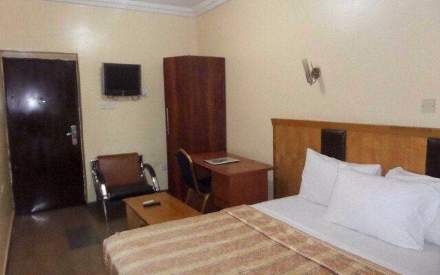 Summit Villas Suites & Apartment