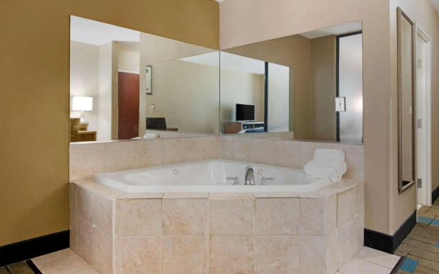 Comfort Suites near MCAS Beaufort