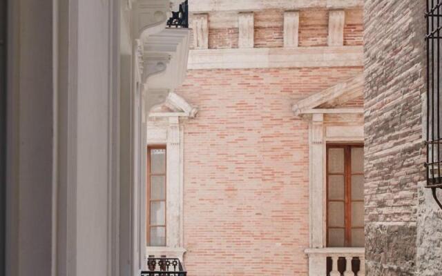 Room Mate Helen Berger Boutique