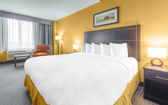 Quality Inn & Suites, Victoriaville,  QC