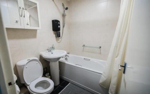 Hullidays - 'Old School Penthouse' Trinity Square