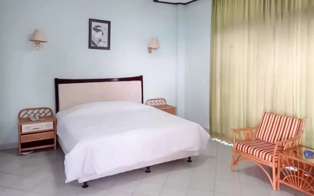 RedDoorz Plus near Tugu Mercusuar Anyer