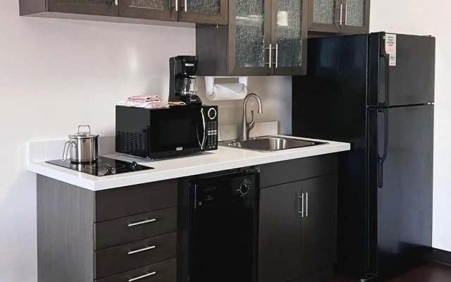 Candlewood Suites Olathe by IHG