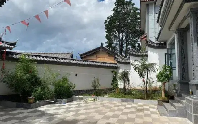 Lijiang Yuni Xiaoyuan Inn (Sanyi Airport)