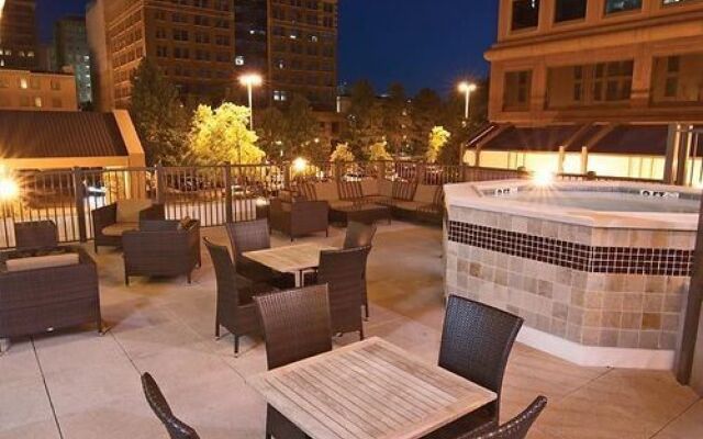 Courtyard Memphis Downtown