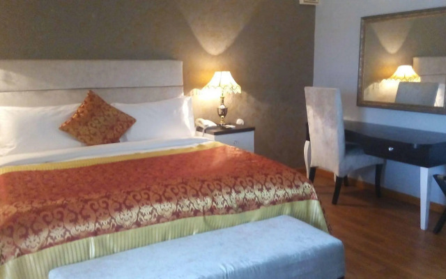 Sandralia Hotel
