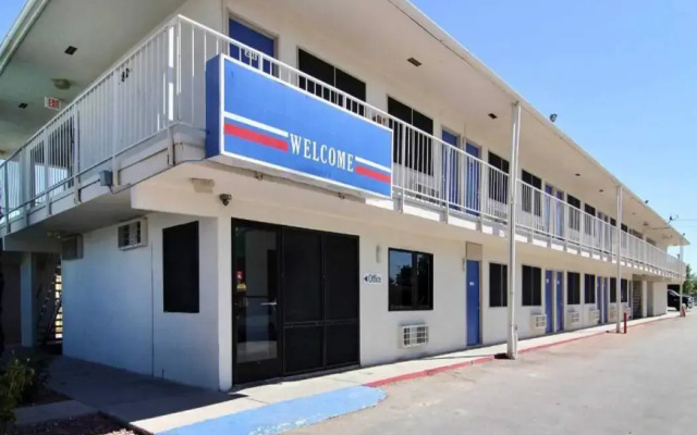 Motel 6 Carlsbad, NM
