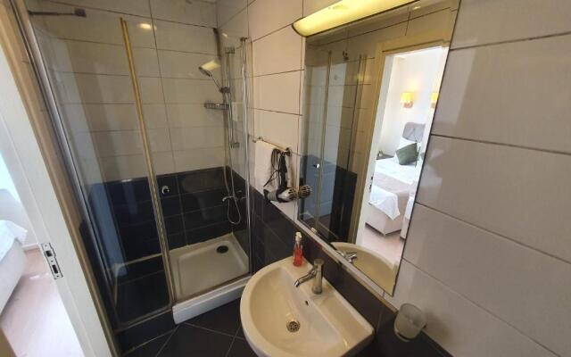 Taksi̇m Li̇fe House