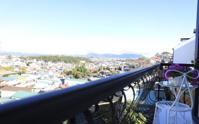 Tea Leaf Hotel 2