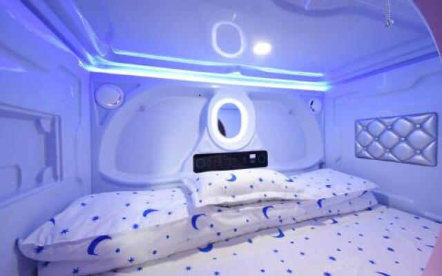 You Wo capsule Hostel
