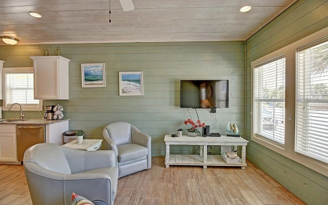 Tropical Wave 3 Bedroom Townhouse by Redawning